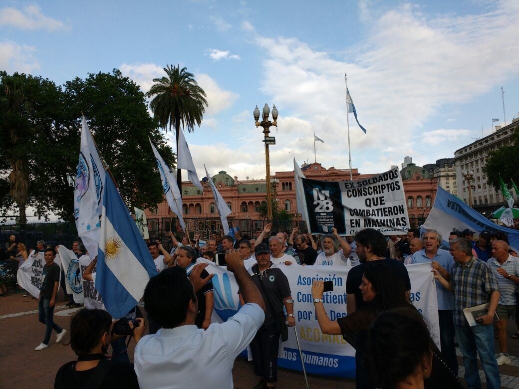 En Plaza de Mayo se realizó una ronda por Malvinas – Andar